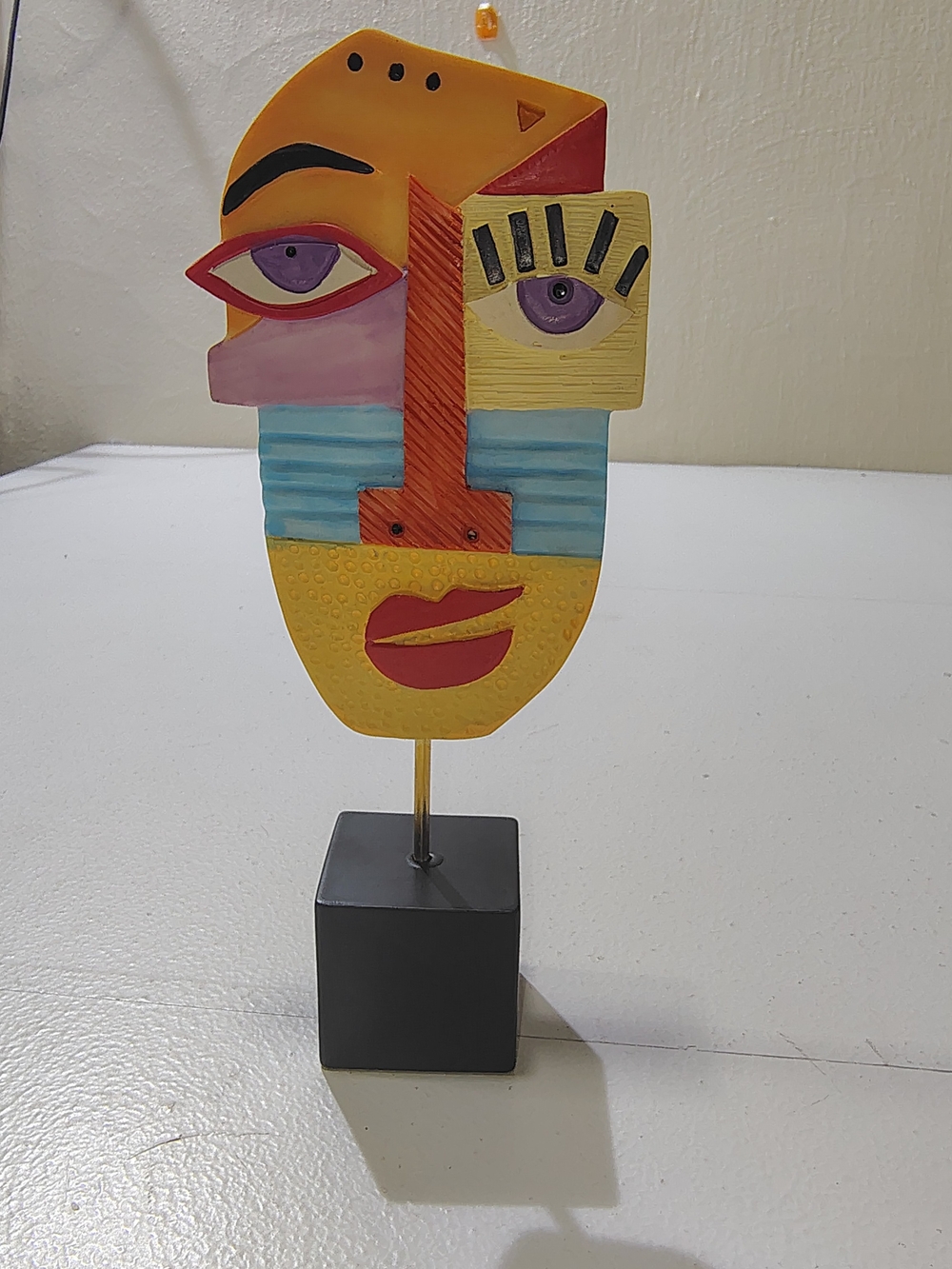 HCCMLOVE Wink Handcrafted Resin Abstract Sculpture Picasso Style Face